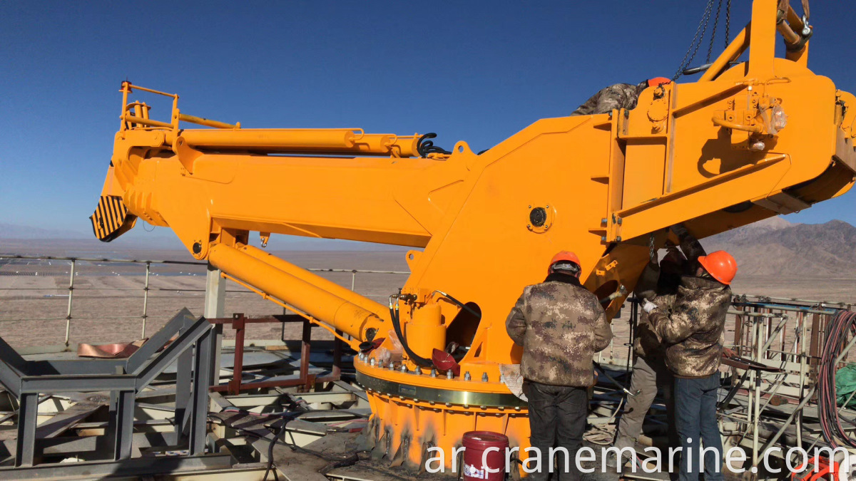 telescopic boom marine crane